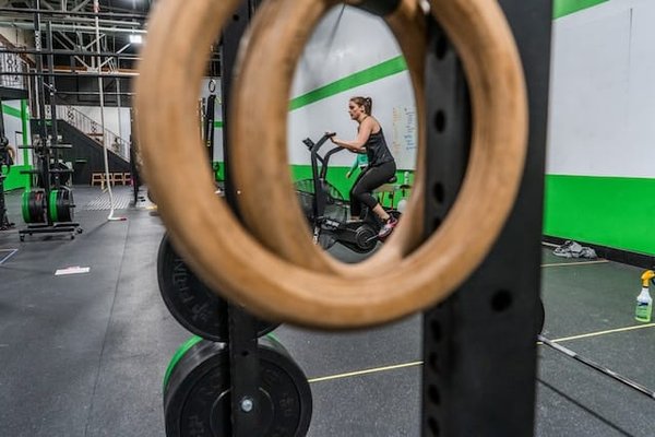 Quelle est l'influence du poids du vélo sur la performance ?